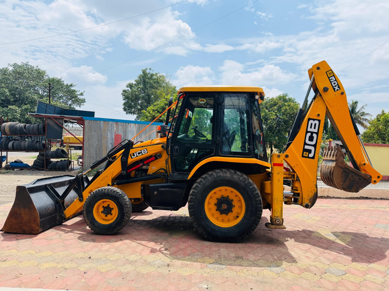 Sir muje mashin ya tractor ka contract chahiye 