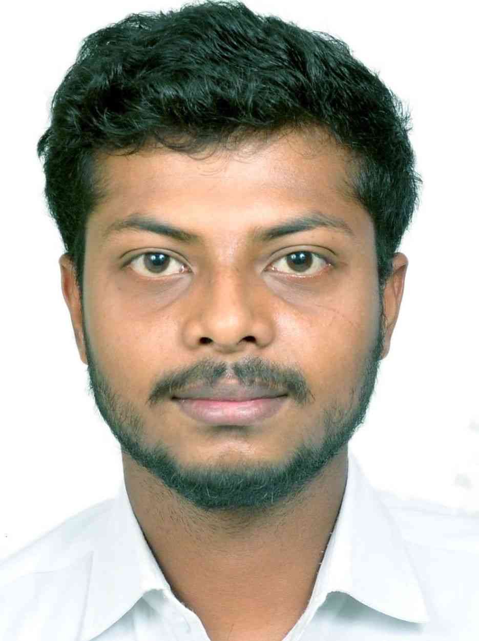 It’s me with white shirt 